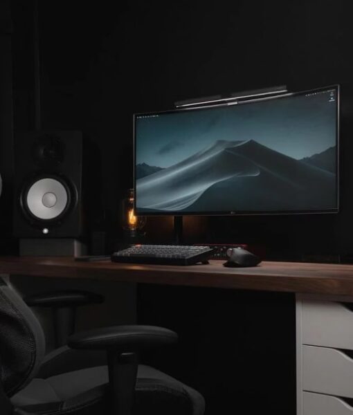 dark-desk-setup-img-opt