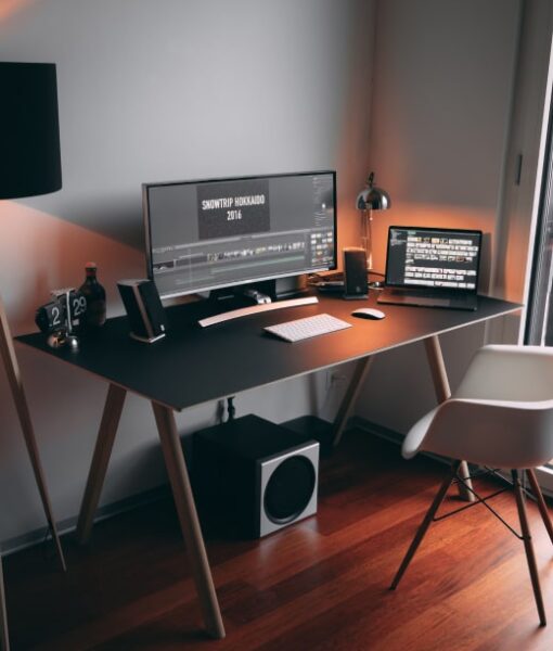 elegant-desk-setup-img-opt